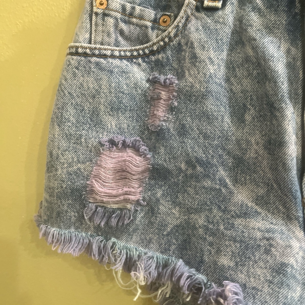 Vintage Levis 550 Womens 8 High-waisted blue denim cut off shorts Made in USA - Picture 2 of 6